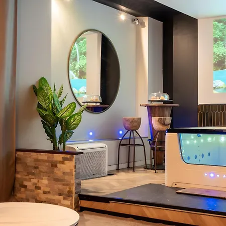 Toute Equipee Jacuzzi Prive דירה נים