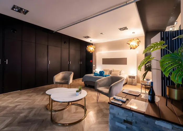 Toute Equipee Jacuzzi Prive דירה *