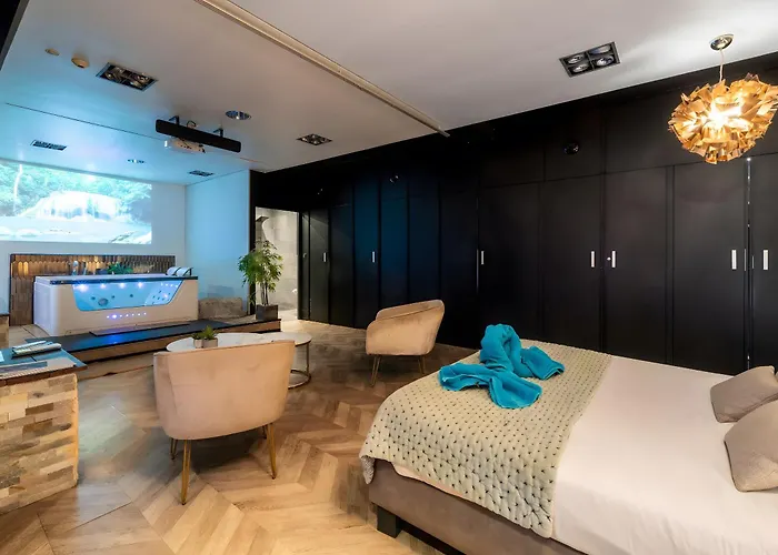 Toute Equipee Jacuzzi Prive דירה נים