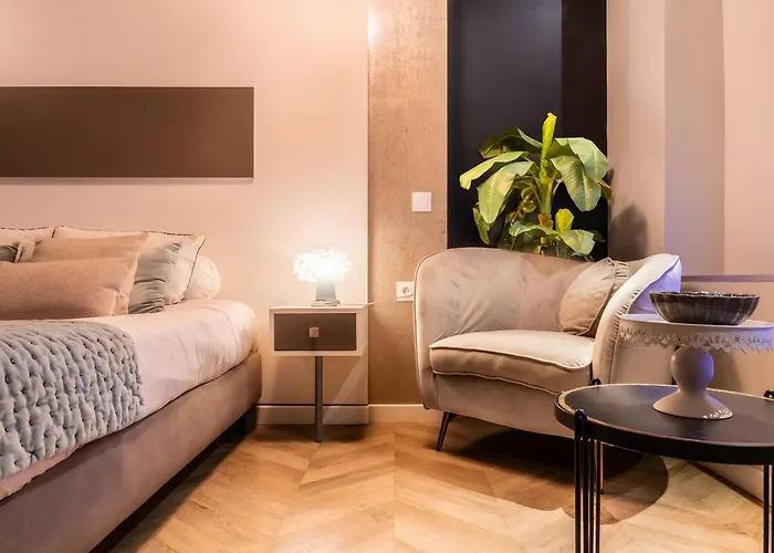 Toute Equipee Jacuzzi Prive * נים