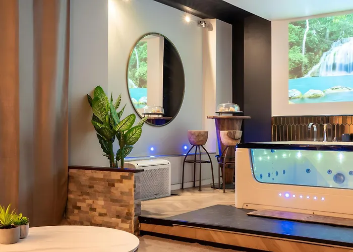 Toute Equipee Jacuzzi Prive דירה נים